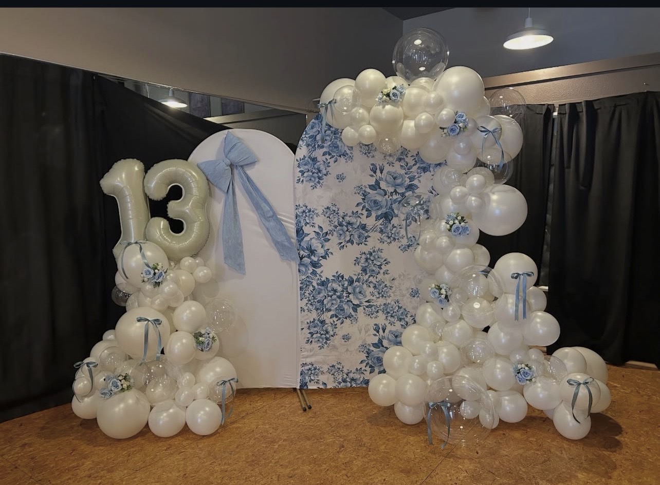 13th birthday balloon arch with white and blue balloons